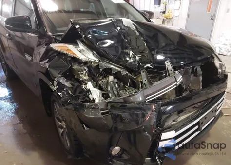 2018 Toyota Highlander Xle z USA, uszkodzony, nr VIN 5TDJZRFH3JS557060